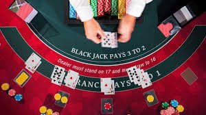 Meja blackjack live Evolution dengan dealer dan pemain yang berinteraksi
